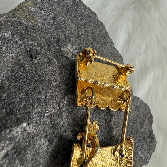 Vintage Articulated Well Brooch Wishing Well Primitive Country 1.5" X 1" - Picture 5 of 5